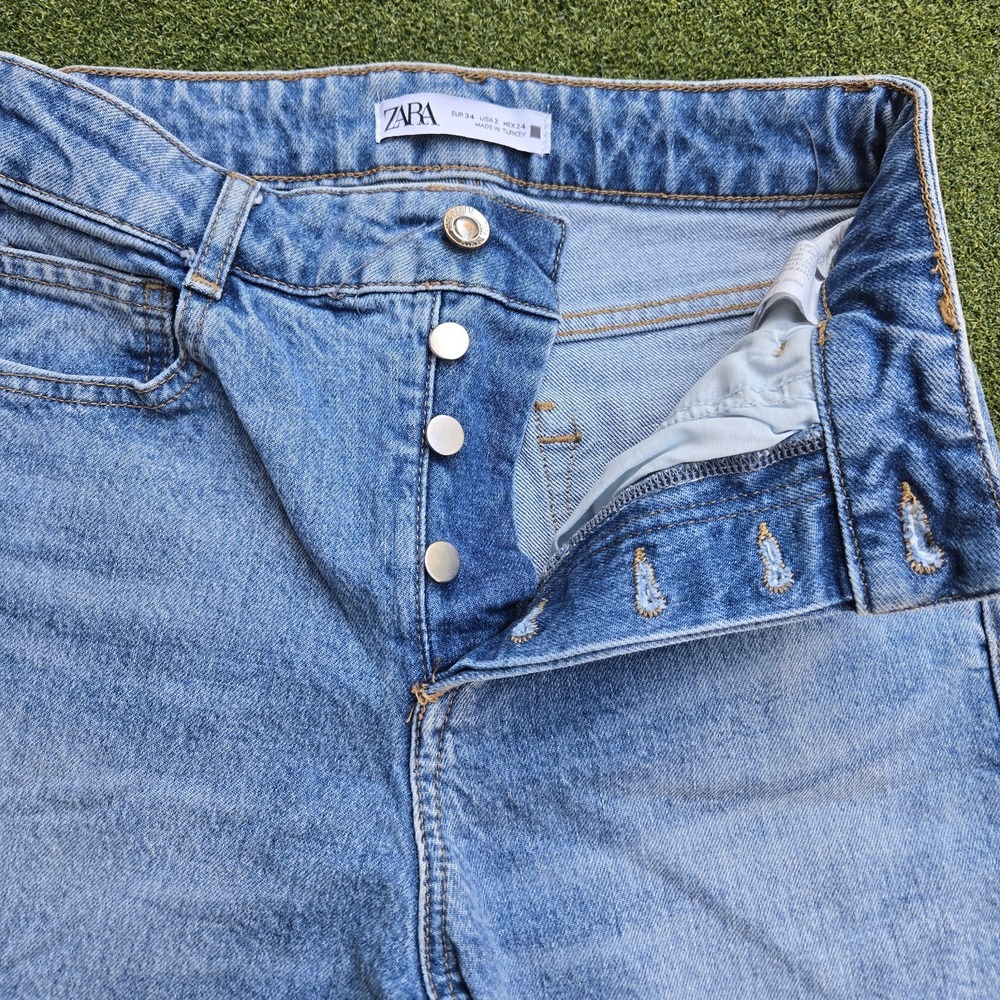 Zara Jeans Women's Size 2 Blue Denim Bottons Straight Leg - Picture 4 of 9